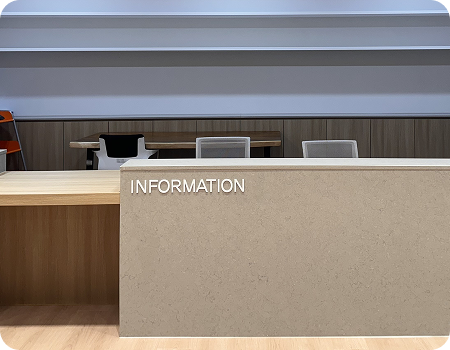 휠체어 이용자를 위한 낮은 안내데스크